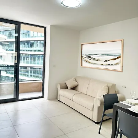 Paceville Premium Getaway *