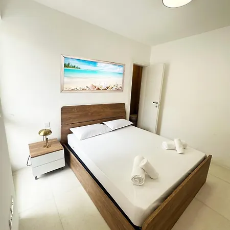 Paceville Premium Getaway *